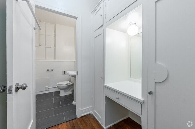 Studio, 1BA - 500SF - Bathroom