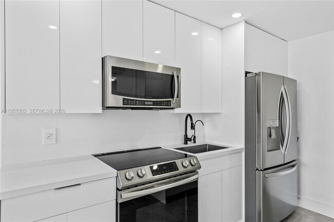 Photo - 4101 Pine Tree Dr Unit 828