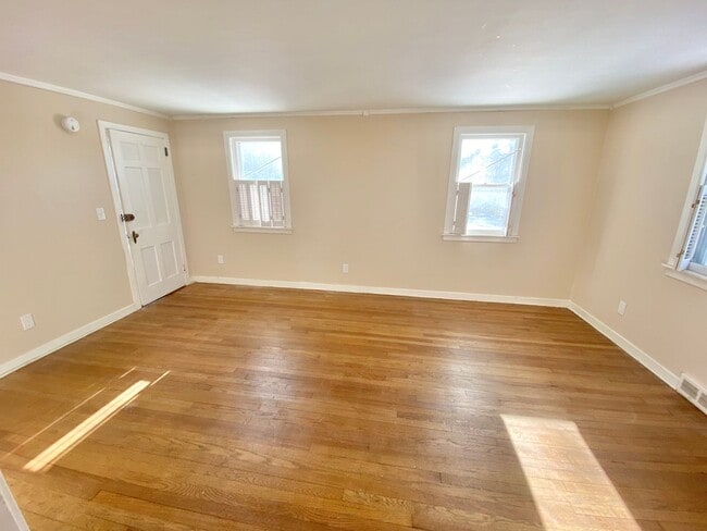 Photo - 2 Lindenwood Dr Unit 1 Downstairs