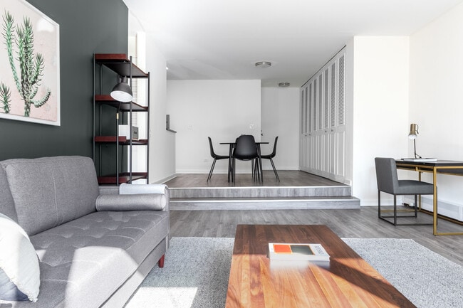 Photo - 61 W Erie St Unit FL3-ID1403