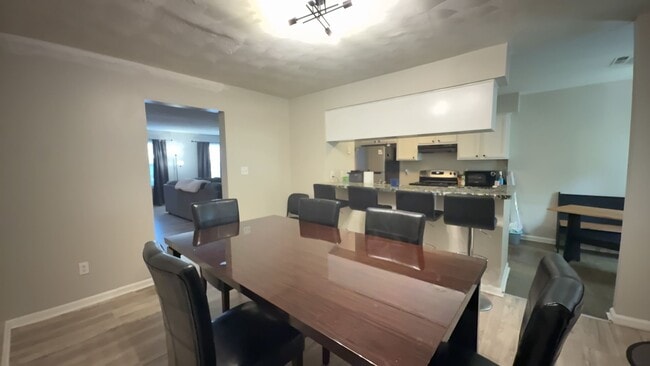 Photo - Beautiful 3BR Townhome in Gated Kings Square Community