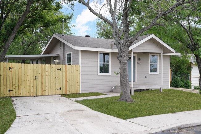 Photo - 3 bedroom 2 bath less than a mile from Fort Sam AFB!