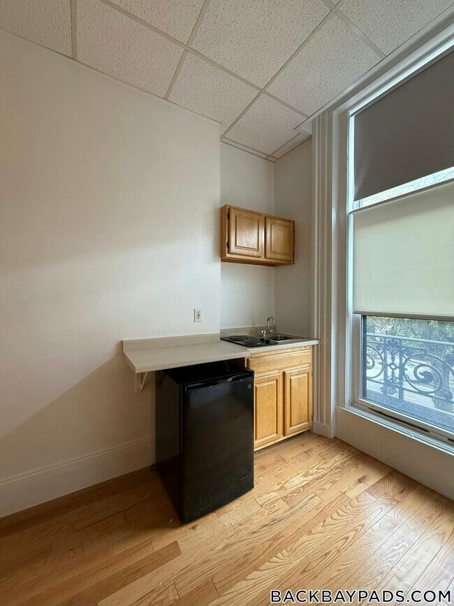 Building Photo - 405 Beacon St Rental