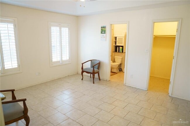 Photo - 19 Goldwing Wy