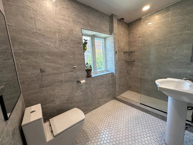 Photo - 132 Dwight St