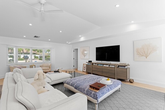 Photo - 200 Ellamar Rd