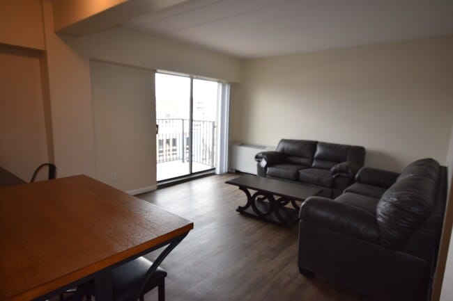 Building Photo - Penn Tower-907 Unit 907