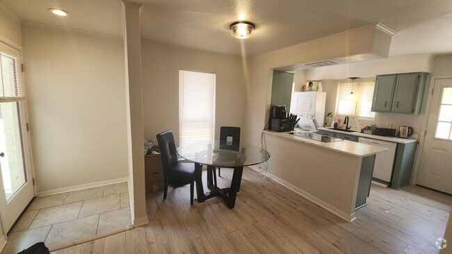 Building Photo - 1005 W MLK #B Unit B Rental
