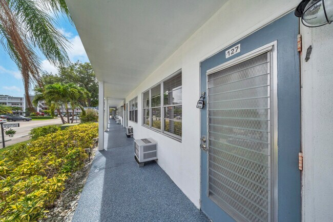 Photo - 127 Westbury E