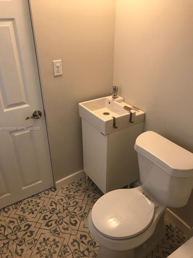 Photo - 1700 NW 22nd Ct Unidad 5