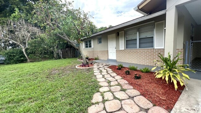 Building Photo - 6831 Eastview Dr Rental