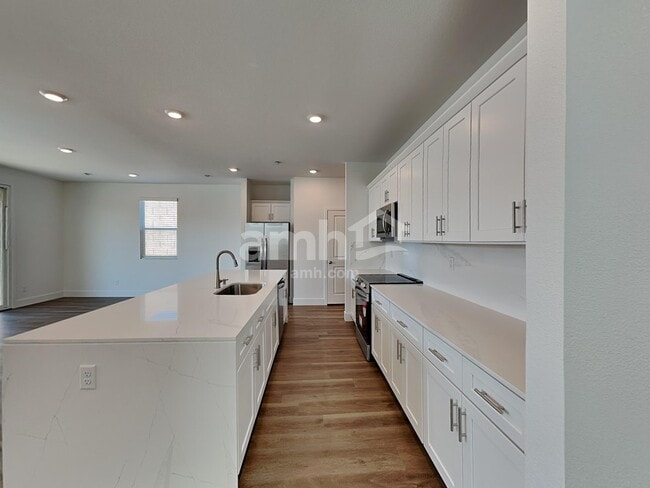 Photo - 4647 Flaming Ridge Trail