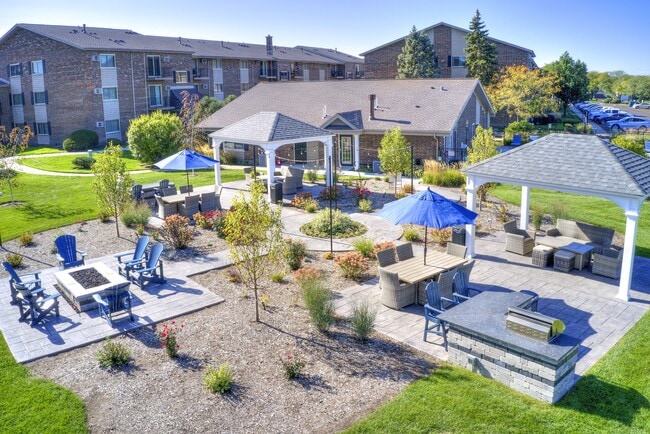 Building Photo - The Greenway at Carol Stream