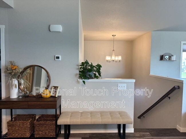 Photo - 1071 Barnes Dr W