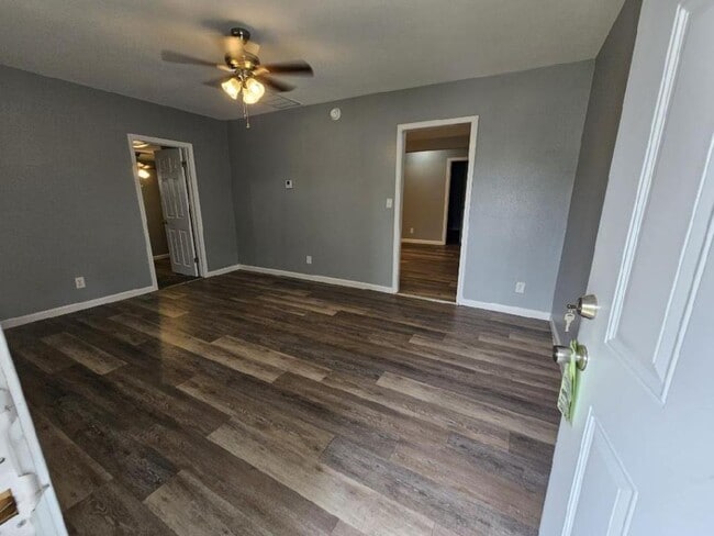 Photo - 541 E Seminole Pl