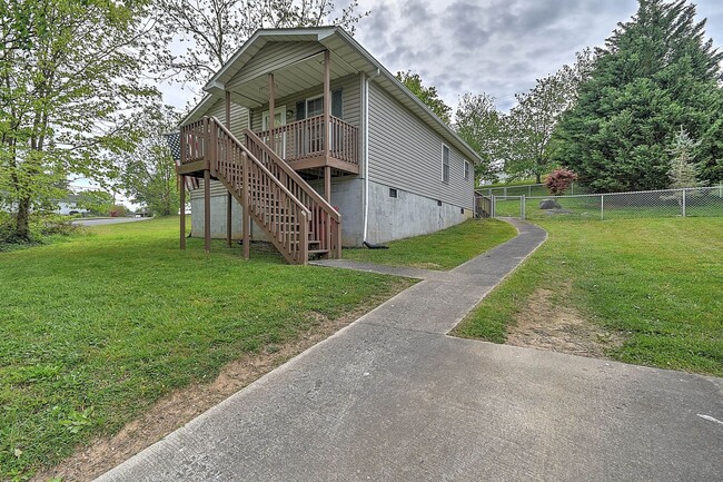 Building Photo - 303 Moorland Dr Rental