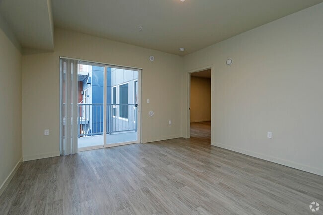 1BR, 1BA - 705SF
