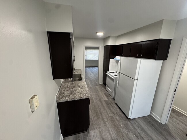 Photo - 496 Madison Ave