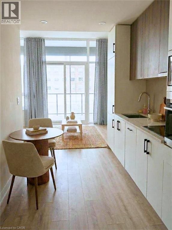 Photo - 741 King St W Unité 209