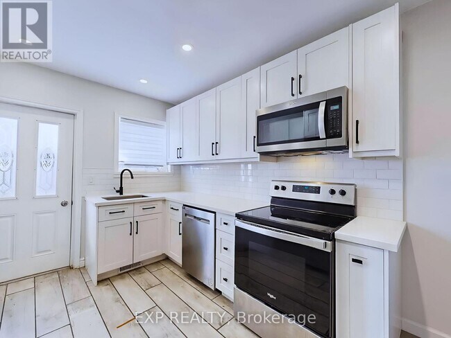 Photo - 200 Waterloo Ave