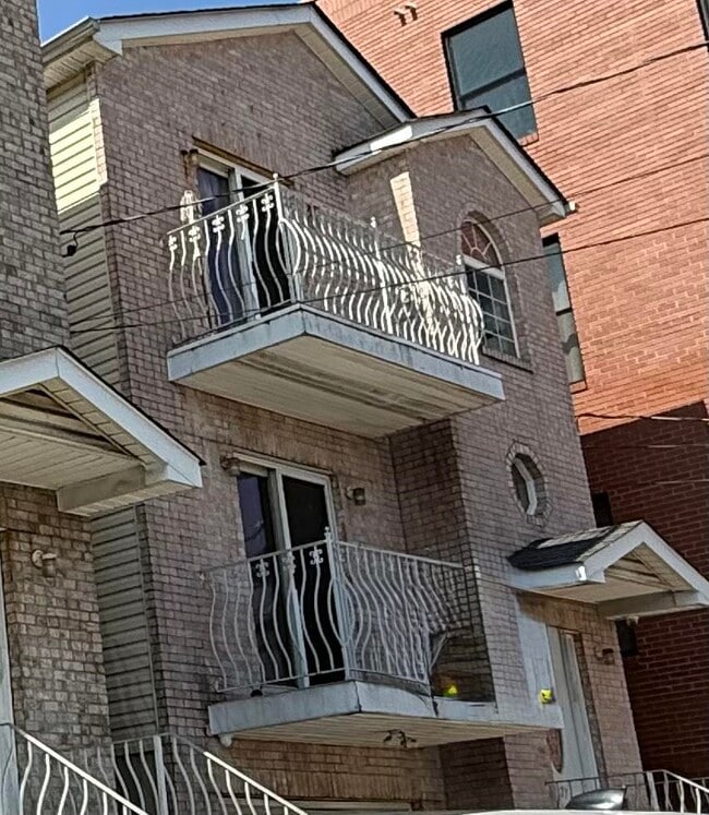 Photo - 371 Danforth Ave Unit 1