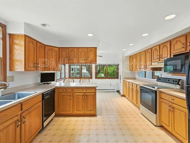 Photo - 178 Massasoit Rd