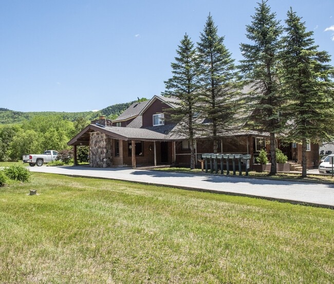Building Photo - Renovated 1br in Country Setting with Priv... Unit 9 Rental