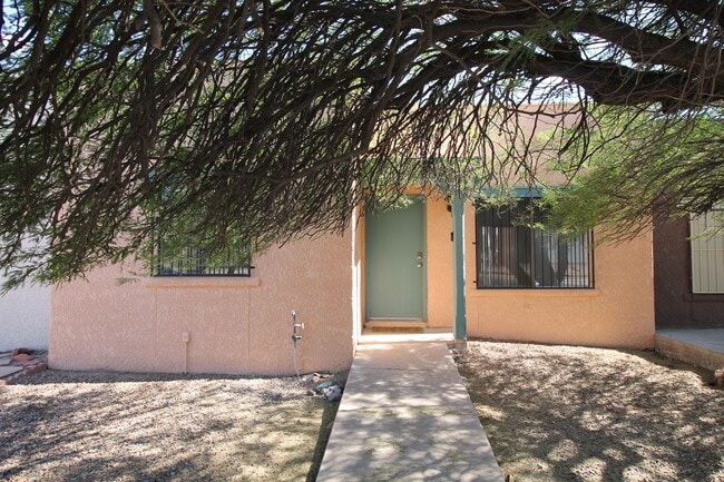 Building Photo - 8838 E Arbor St Rental