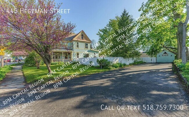 Photo - 445 Hegeman St