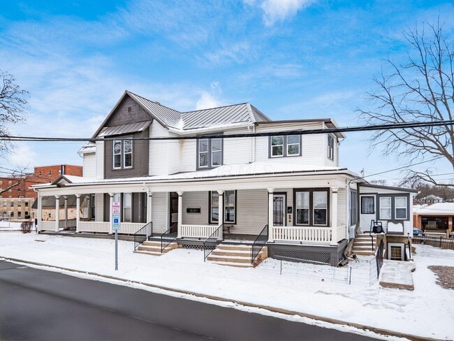 Building Photo - 49 S Liberty St Unit Apt C