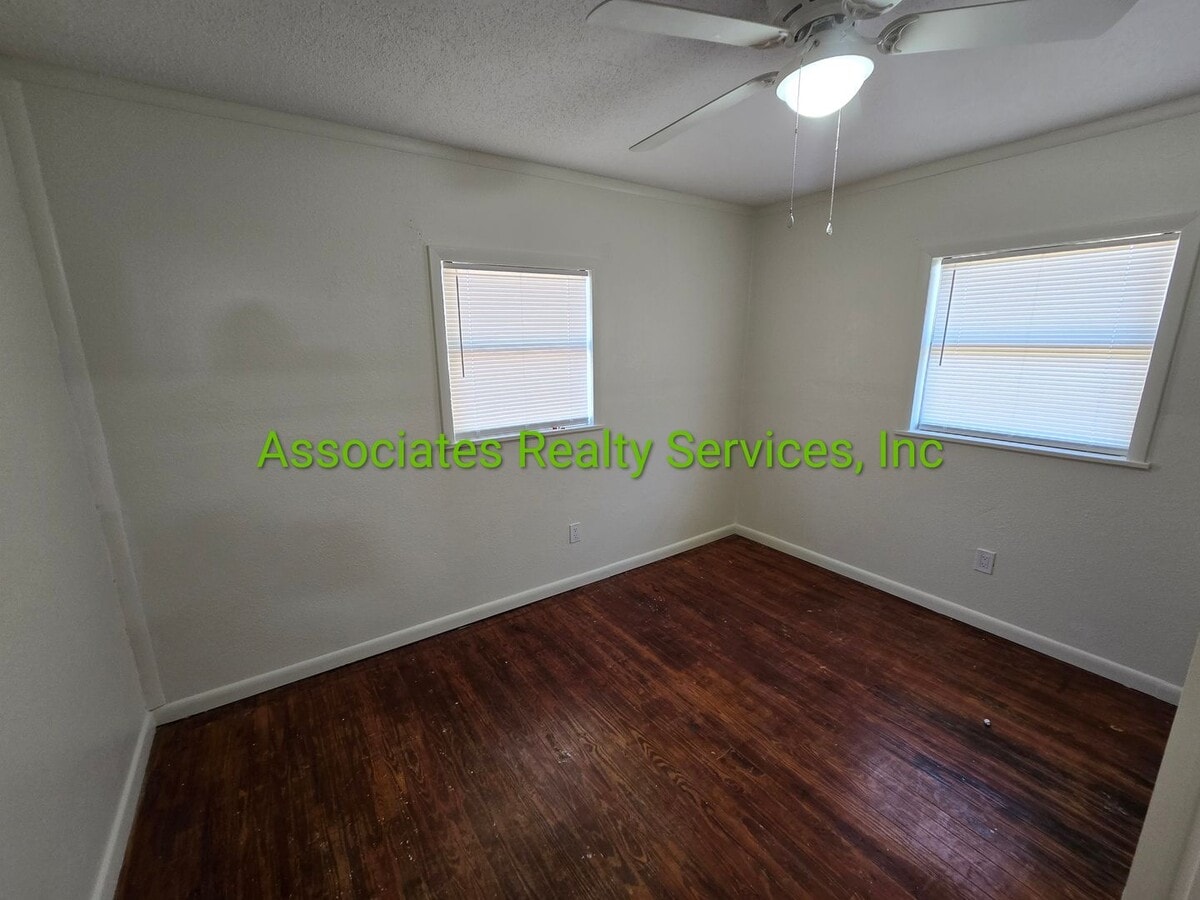 Photo - 3 Bedroom / 1 Bath House in Brooker!