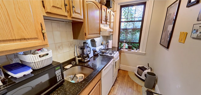48 Queensberry St Unit 1B