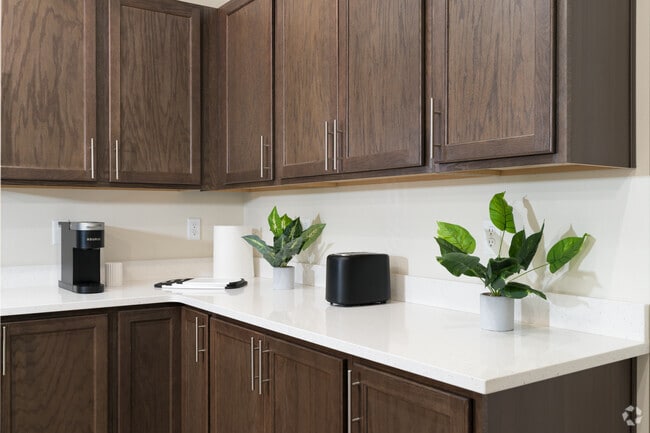 1BR, 1BA - 702SF - Kitchen - Annex Apartments