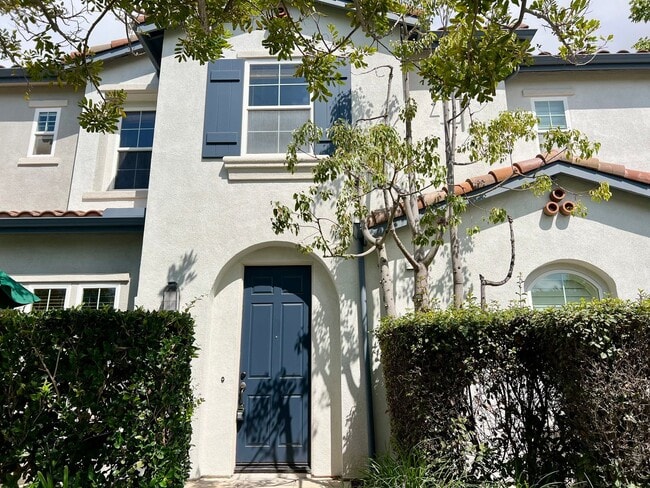 Building Photo - 3-Bedroom Condo in the Heart of Costa Mesa