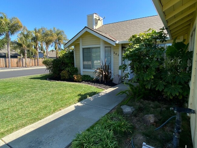 Photo - 6 MONTH LEASE - 3 Bedroom / 2 Bath Great C...