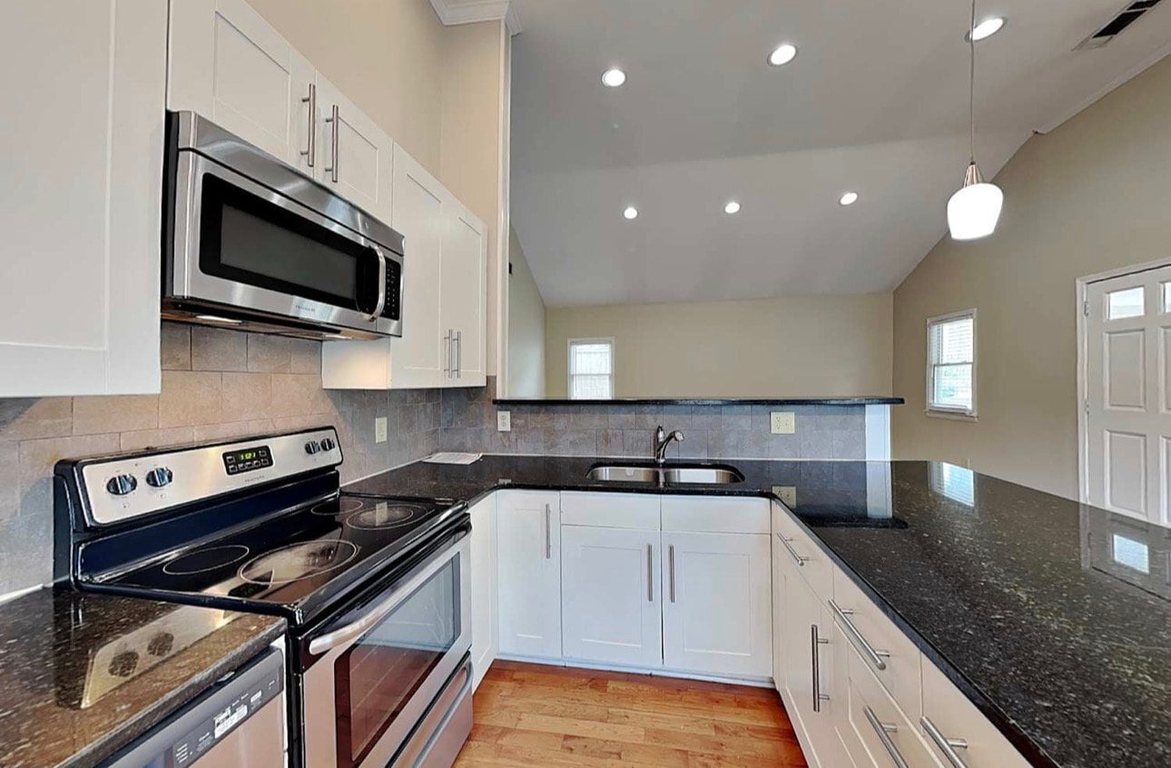 Photo - 1551 New St NE