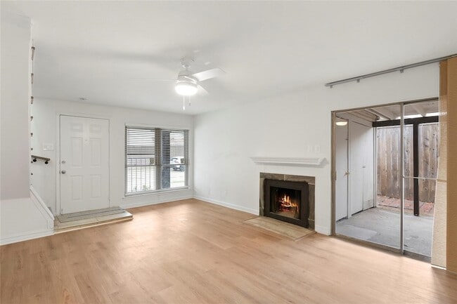 Photo - 4930 Windward Passage Apartamento