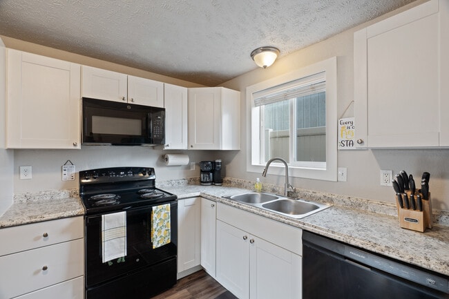 Kitchen - 3012 N Hogan St Unit #1