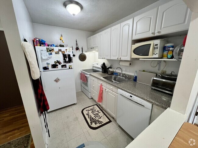 Building Photo - 29 Radcliffe Rd Unit 20 Radcliffe Rd., #304 Rental