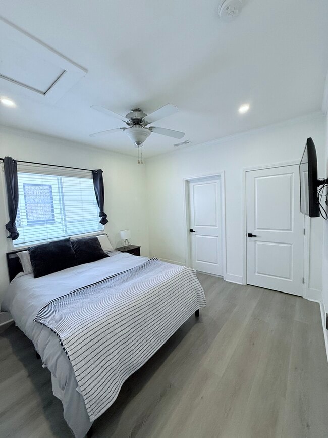 Photo - 665 Temple Ave