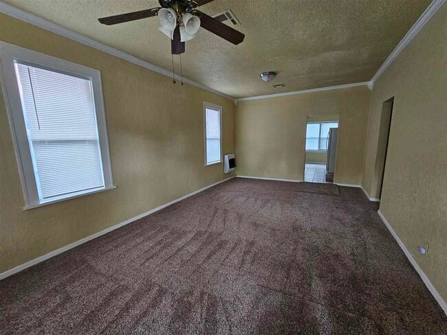 Photo - 909 NW Bell Ave