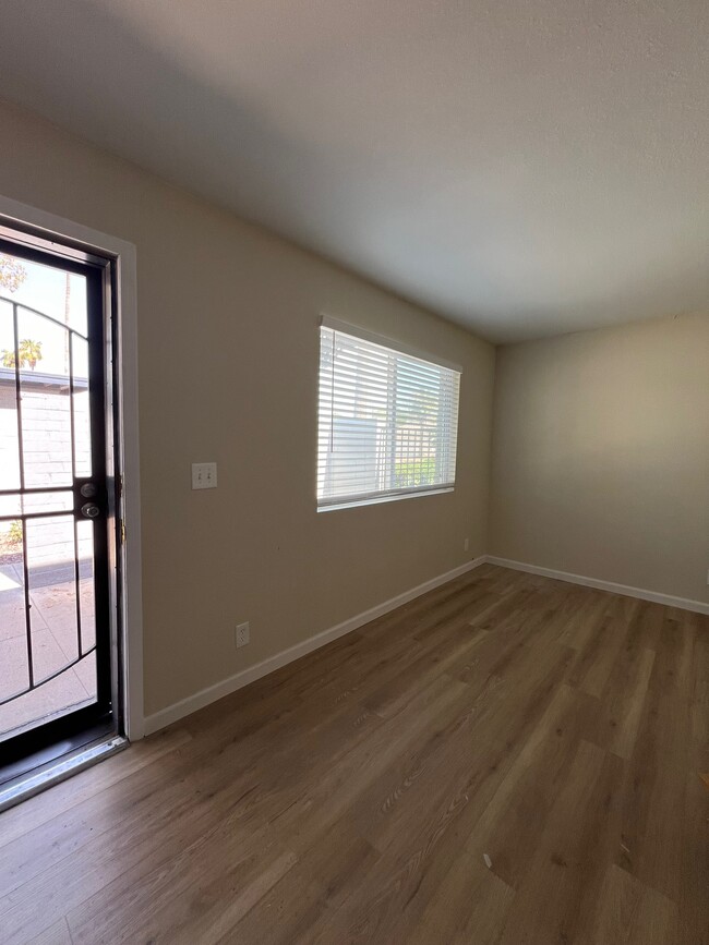 Common Room - 1078 W Flint St Apartments