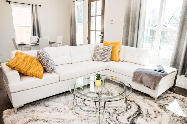 Photo - 5205 Bataan Rd Unit B