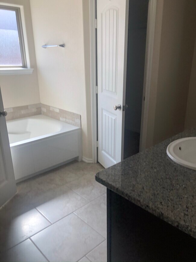 Photo - 1026 E 93rd St