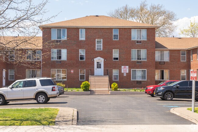 Photo - 646-662 Port Richmond Ave Apartments