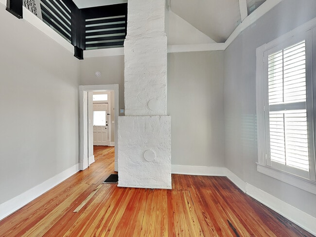 Photo - 595 Boulevard SE