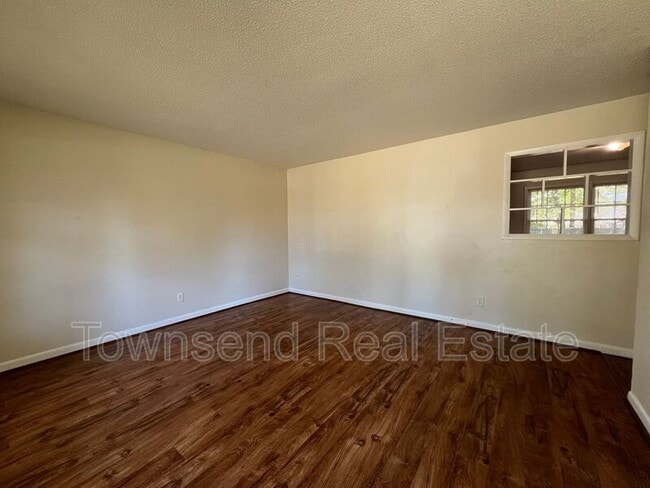 Building Photo - 236 Ramona Dr