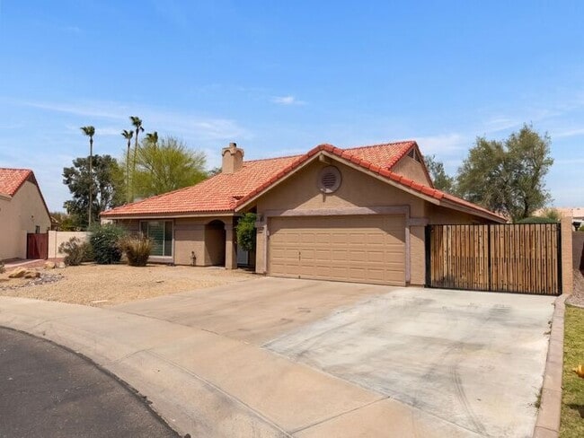 Photo - Oversized Lot, Mature Trees, and an Unbeatable Chandler Location