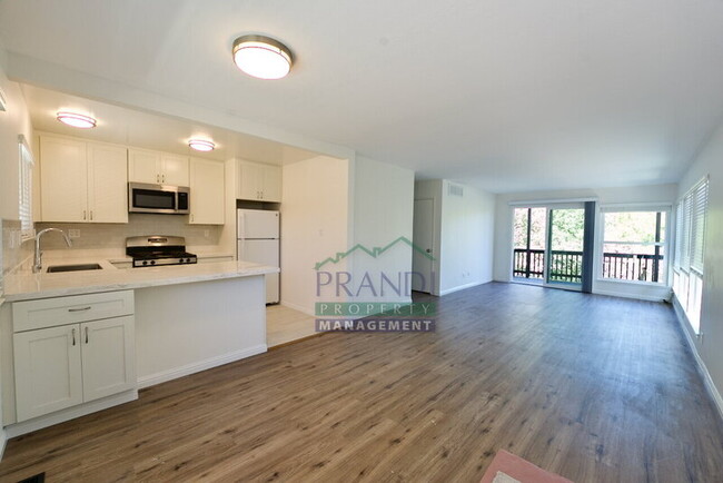 Building Photo - 45 Bayo Vista Way Unit San Rafael