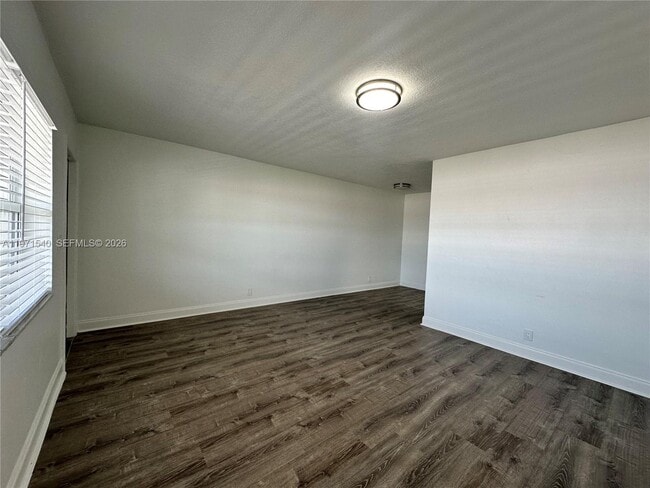 Photo - 2300 Madison St Unidad 207